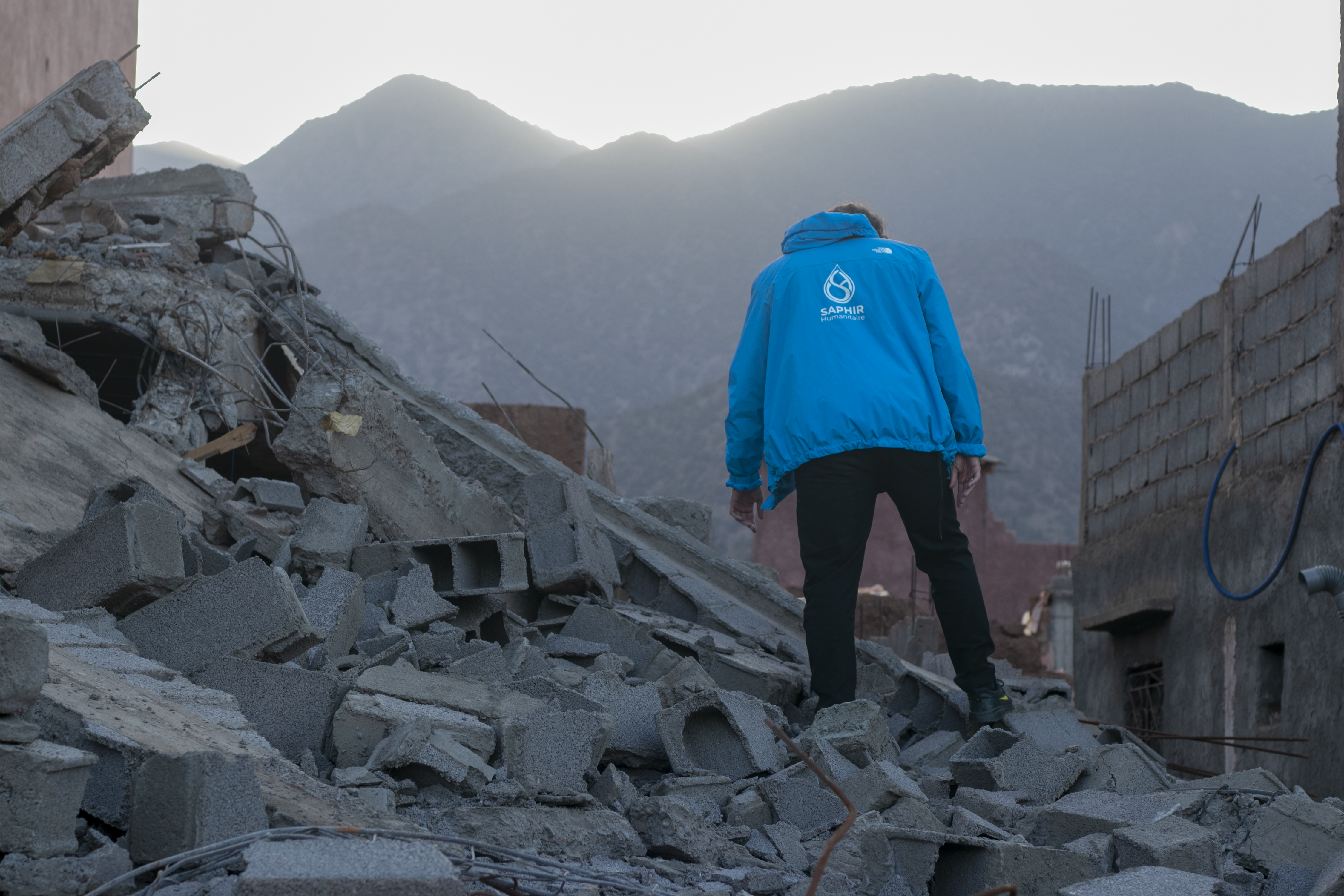 Nos bénévole de Saphir Humanitaire en action pour offrir des repas chaud et donner de l'espoir aux plus démunis